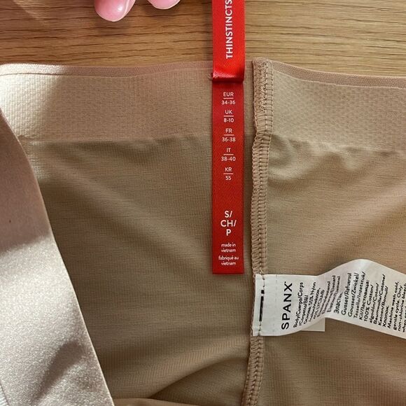 Spanx Women's Thinstincts 2.0 High-Waisted Mid-Thigh Shorts size small - Picture 8 of 8